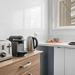 114 - Paris Appartement Rénové de Luxe pour 4 Personnes